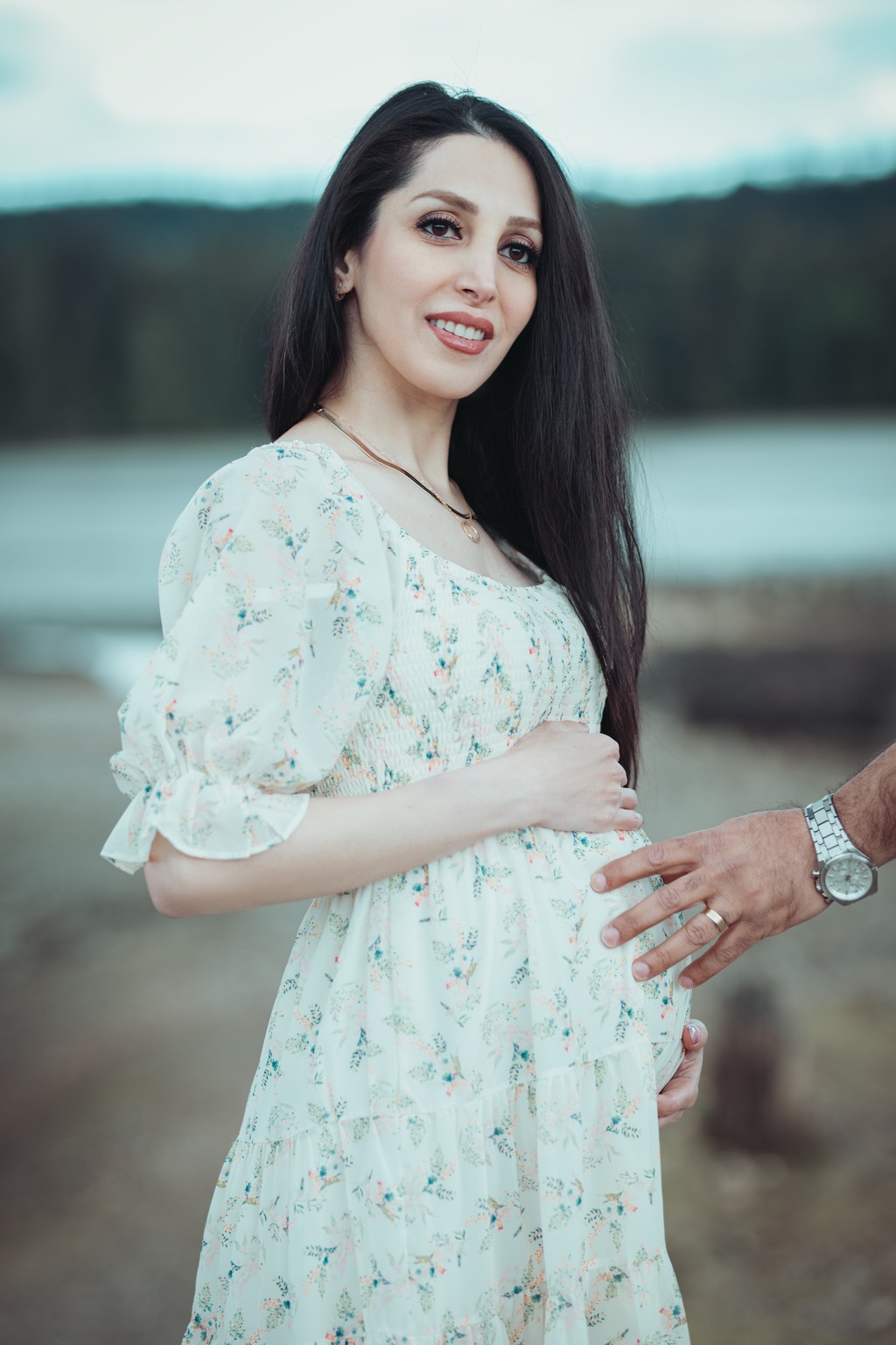 Natural outdoor maternity portrait beside the water